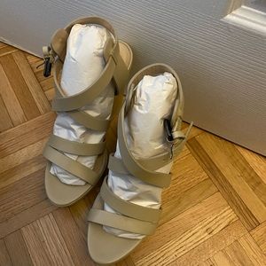 Pippa wedge from vera wang